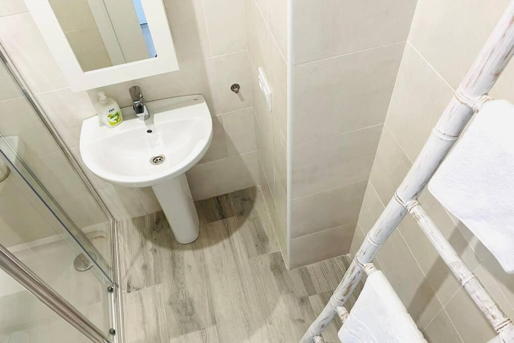 Precioso Apartamento Con Vistas Parciales, Garaje Y Piscina ตาริฟา ภายนอก รูปภาพ